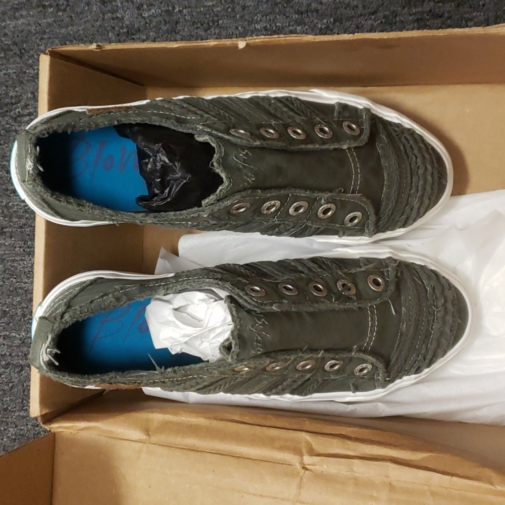 Blowfish grey sneaker size 9